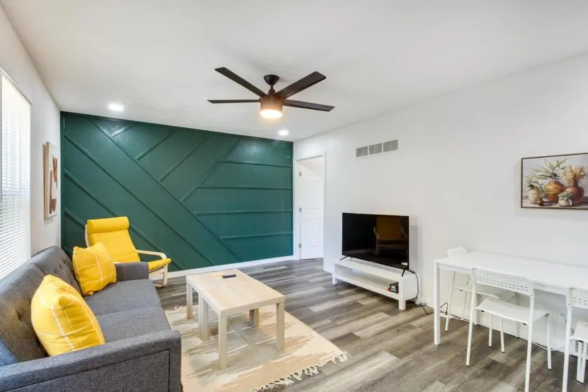Conveniently Located - Remodeled Apartment - Image 1