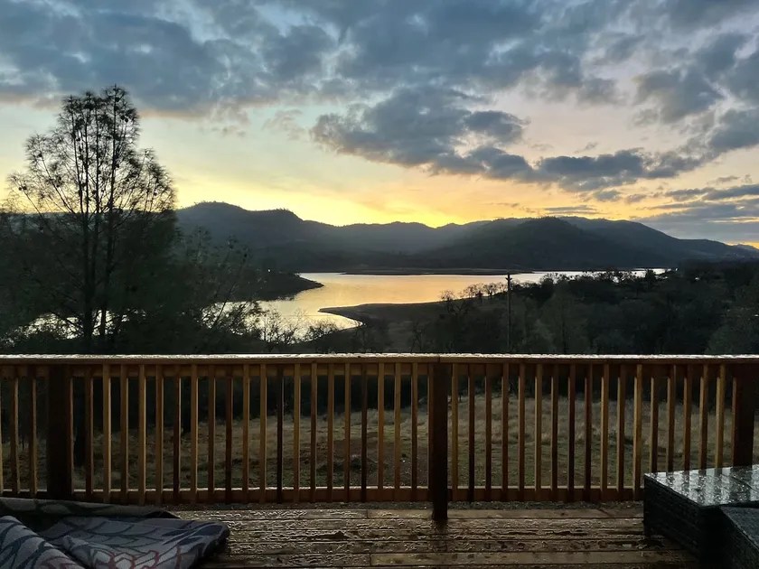 Lake house with peace and quiet - Image 1