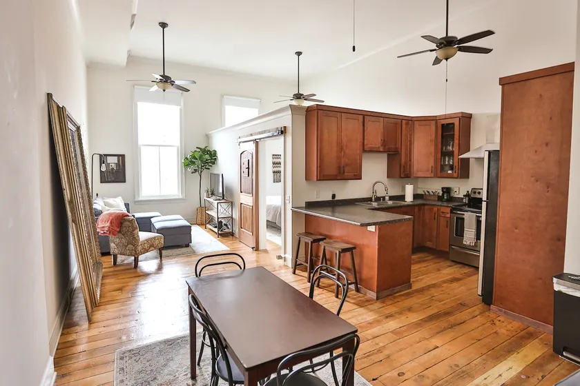 Historic Square Loft | Walk to Restaurants & Shops - Image 1