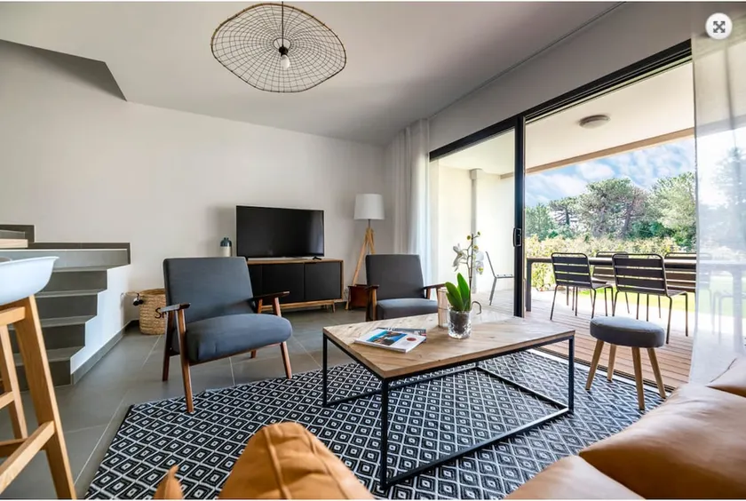 Premium 2-bedroom villa - Image 1
