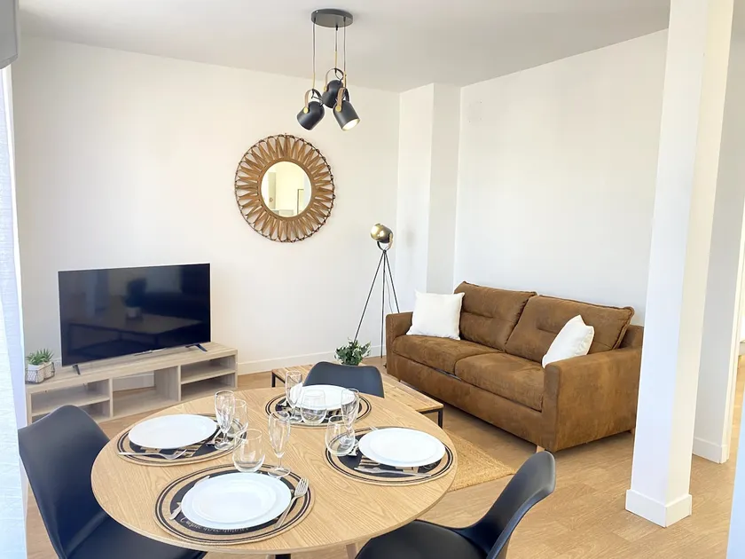 The Metropolitan-near center-fully equipped, renovated - Image 1