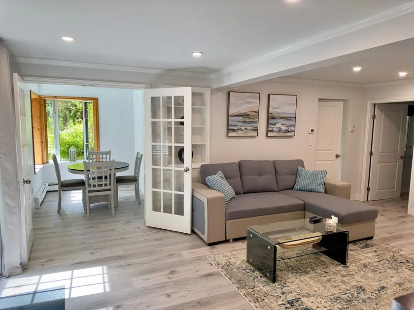 Spacious, Private, 2 BR Suite/West Vancouver - Image 1
