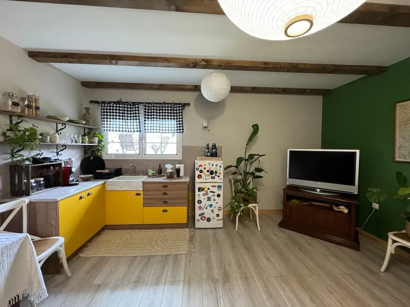 Cozy village Parnassus hideaway - Image 1