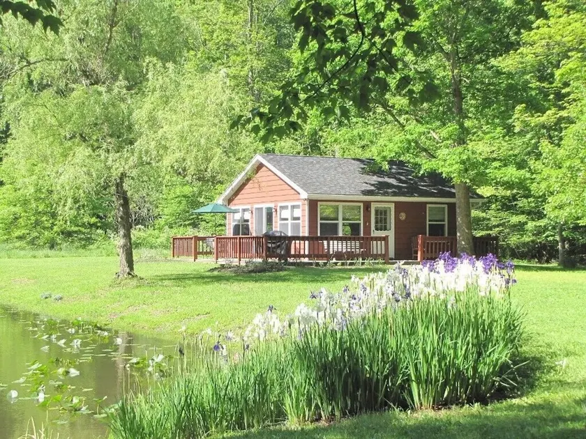 The Pond Cottage at Rustic River - Image 1