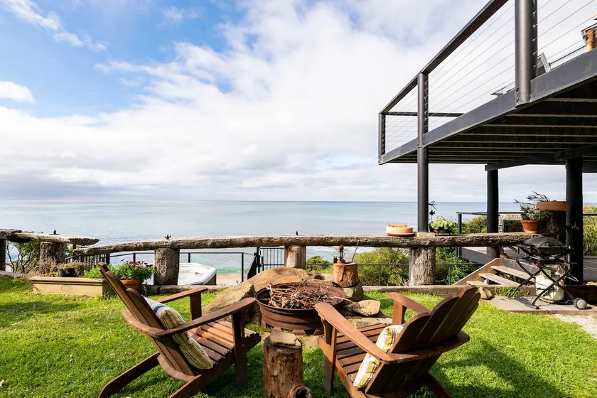 Y Vue - Beachside Apartment with Ocean Views - Image 1