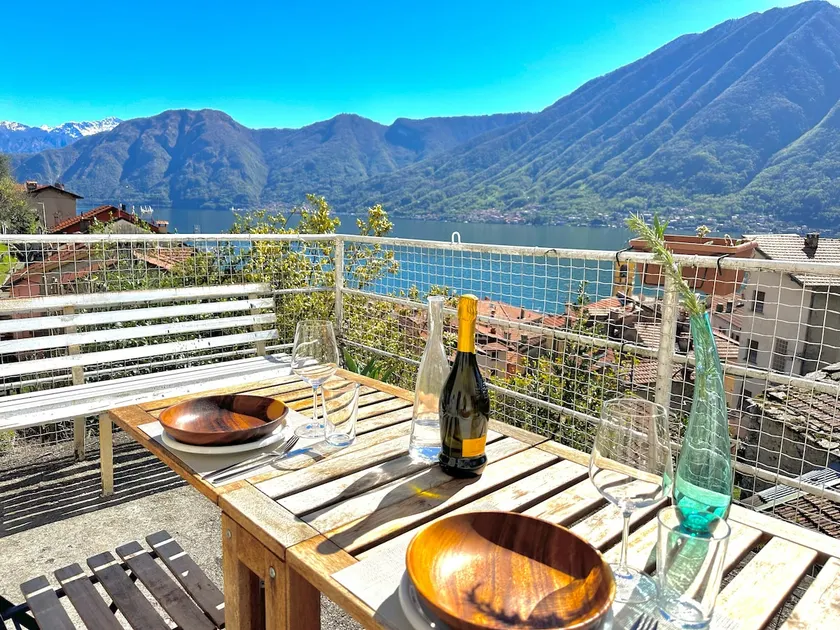 The House on the Hill apt 1 Panoramic Lake View Retreat Access via Historic Stone Stairway - Image 1