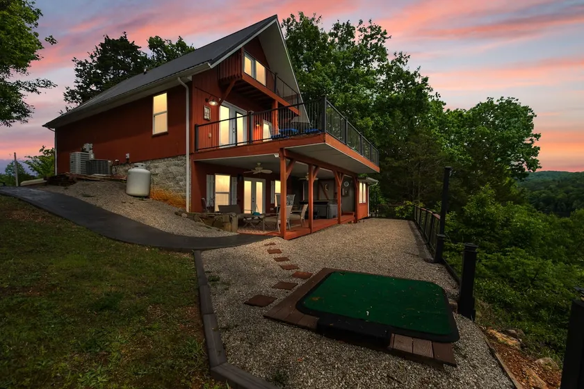 Lake Cumberland Luxury! Lake views, golf, hot tub - Image 1