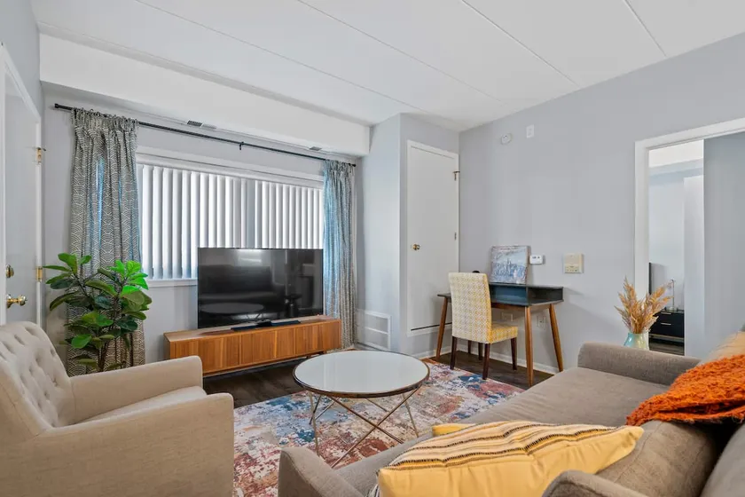 FREE(1) parking 3beds Condo in Chicago Chinatown! - Image 1