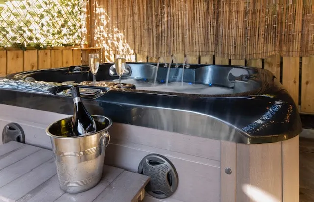 Hot Tub Getaway Log Cabin York Wilberfoss - Image 1