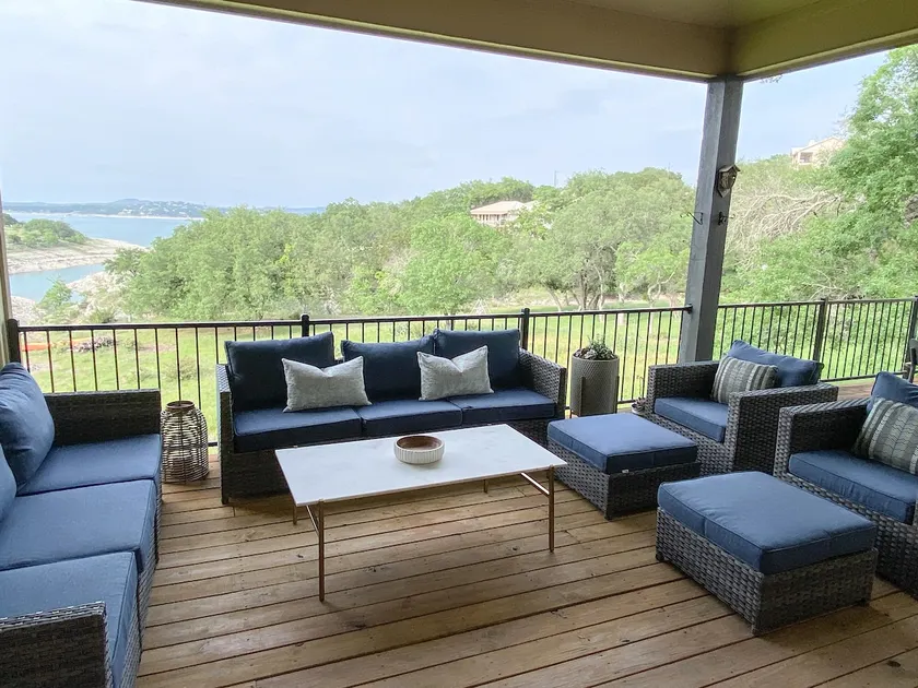 Lakefront Retreat in Canyon Lake - Image 1