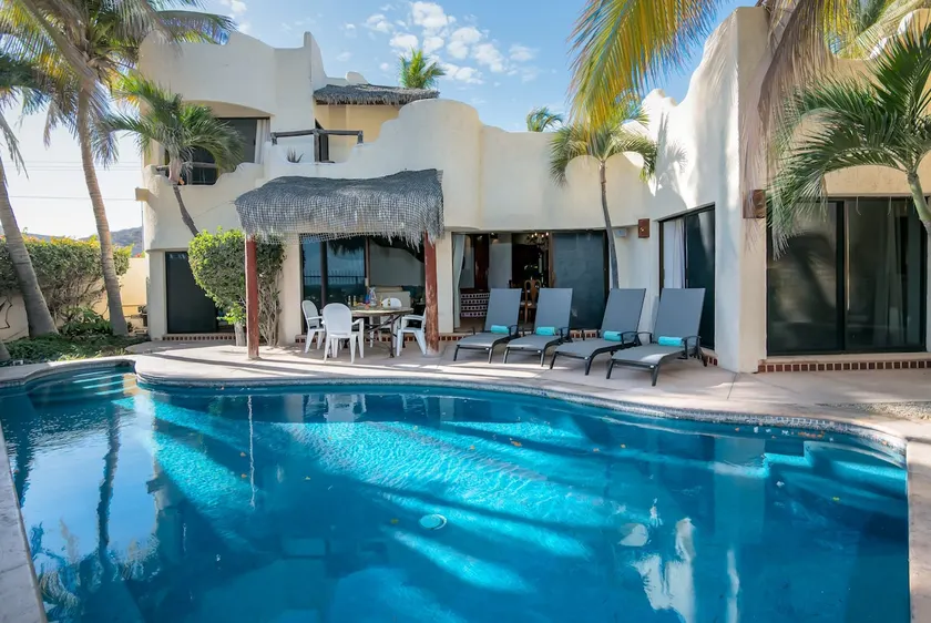 Beachfront, Private Pool, close to Downtown San Jose - Image 1