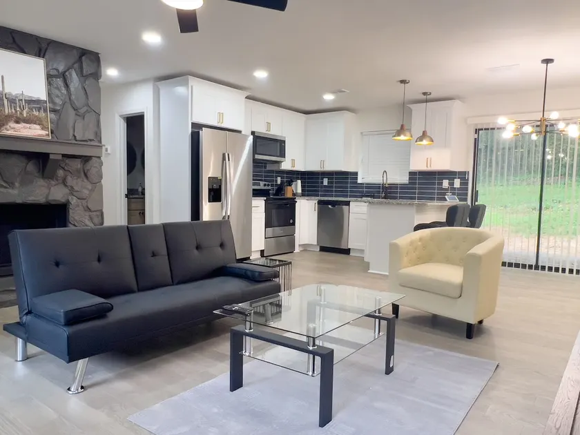 Cozy Bungalow Mins from Downtown Atlanta - Image 1