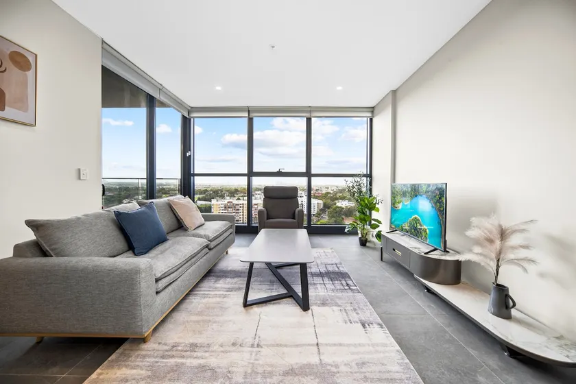 City&Bridge View 2 Bed+Study in Homebush - Image 1