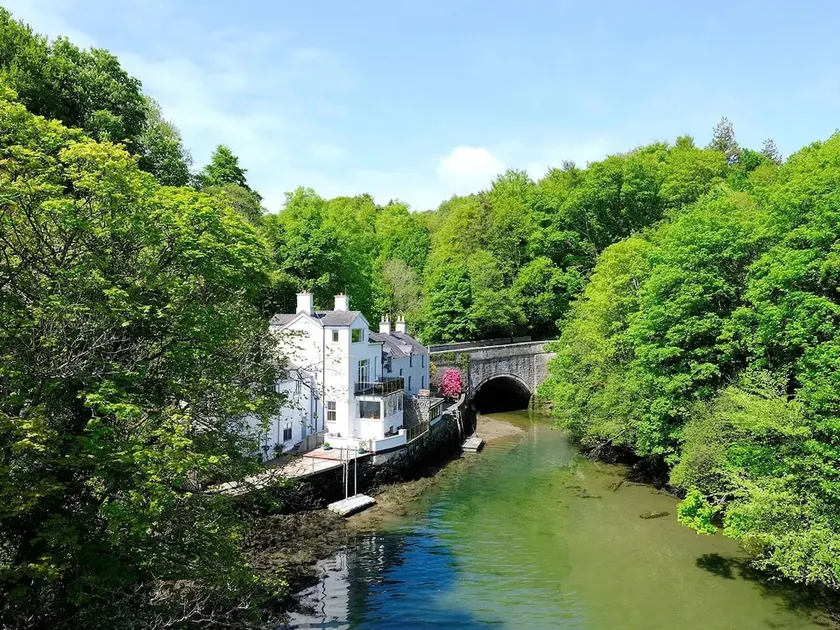 Waterside - Luxury Menai Bridge Holiday Home - 4 Bed 4 Bath - Image 1