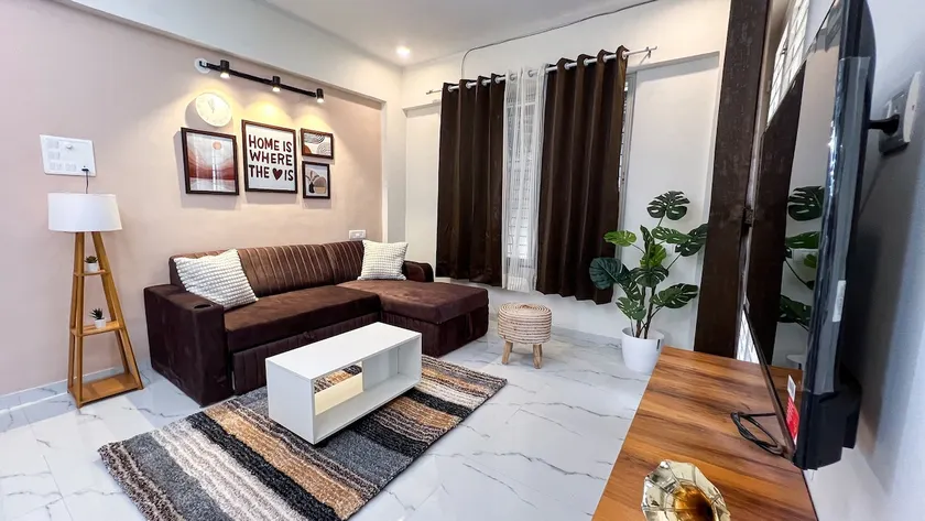 Family-Friendly 2 BHK with a Caretaker & Breakfast - Image 1