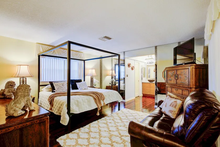 Classic Modern 3-Bedroom Oasis - Image 1