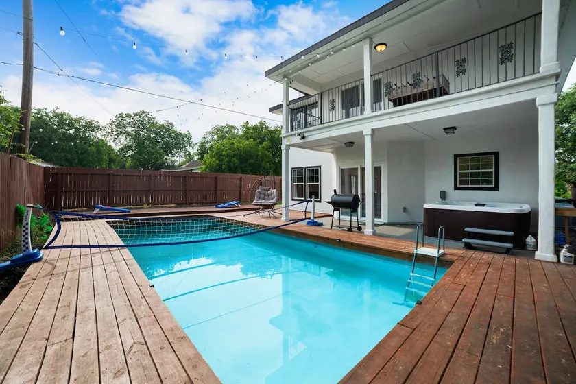 Modern 5BR w Heated Pool, Hot Tub, BBQ, Games - Image 1