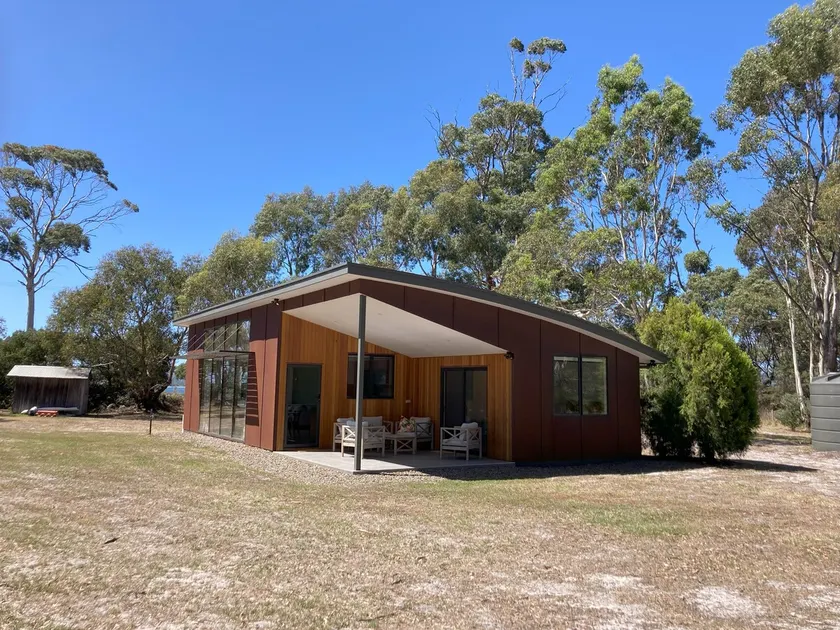 Salt House Brand New Bayside Accommodation - Image 1