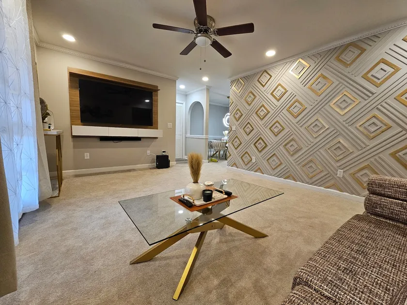 Stylish Two Notch Blythewood Apt - Image 1