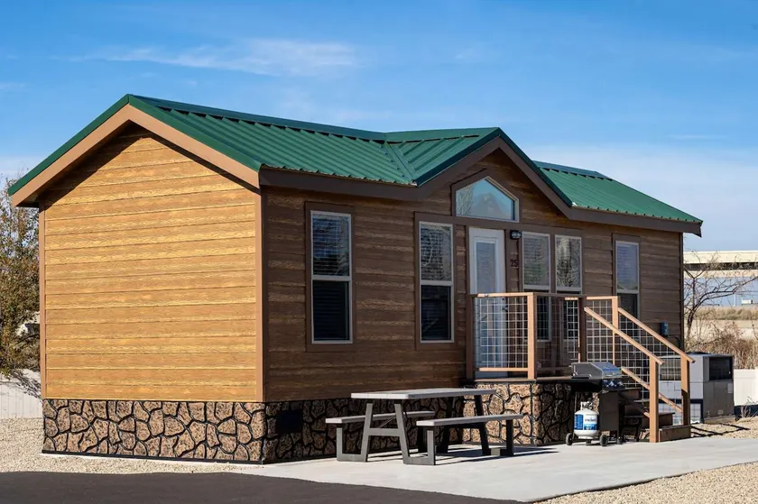 Downtown SLC 2 Bedroom Cozy Cabin - Image 1