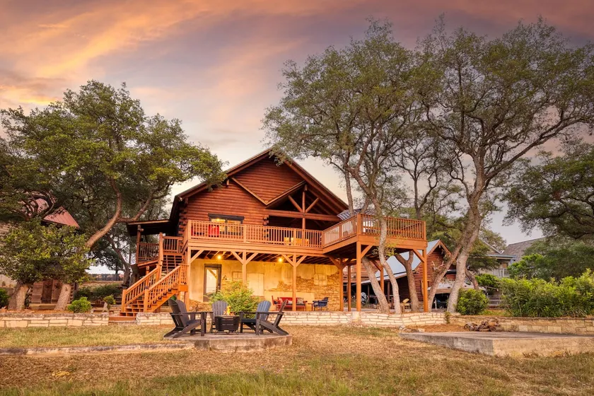 Hill Country Getaway l Cabin with Panoramic Views - Image 1