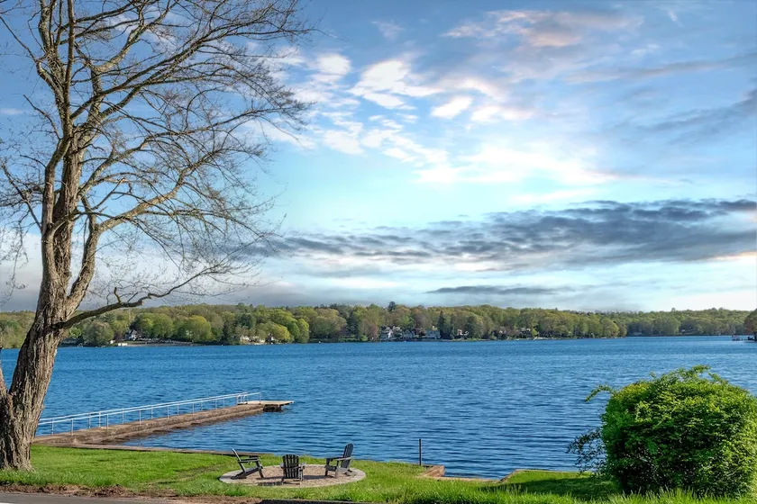 Lakeside Retreat - Image 1