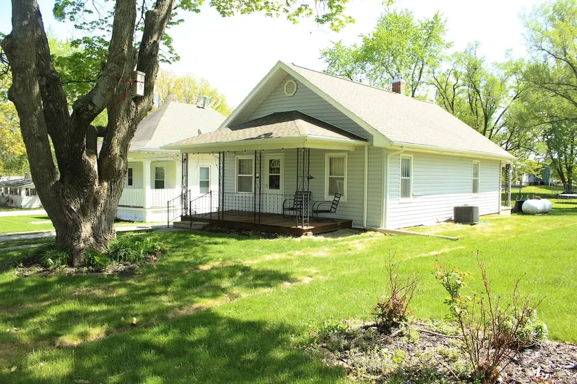 5 stars. Sleeps 5. Filtered water. Lots of parking - Image 1