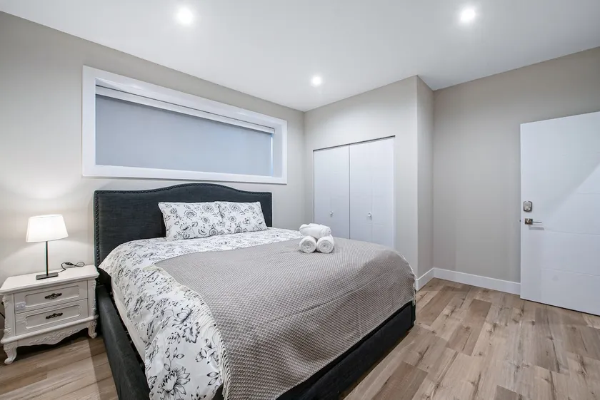 Modern Comfort: Stylish 3-BDR | Private Suite - Image 1