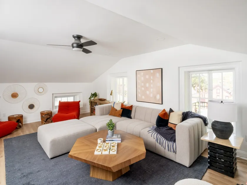 Newly renovated apartment in downtown Saratoga - Image 1