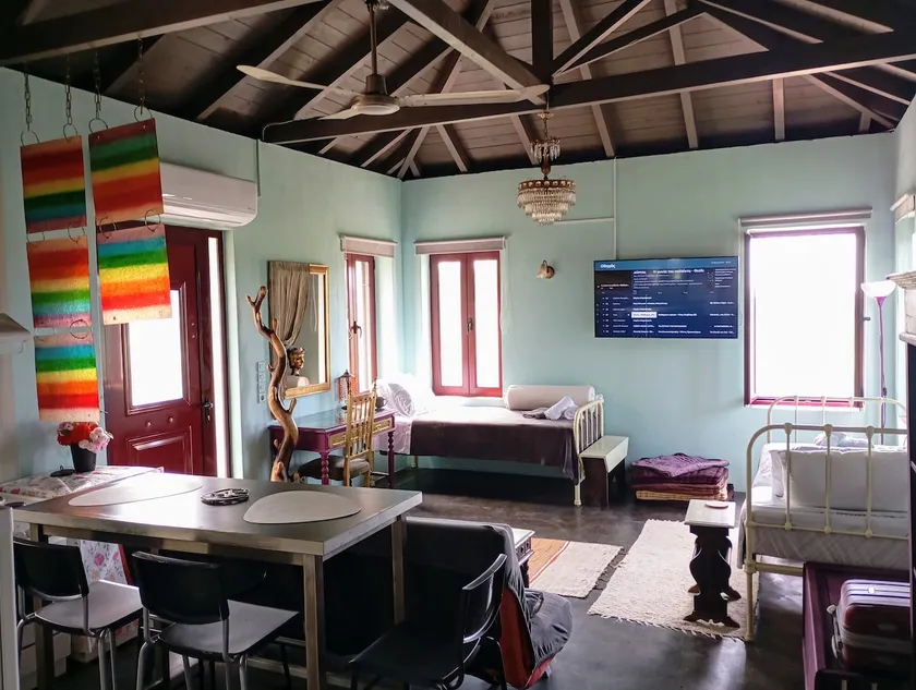 Mojo Art House - Image 1