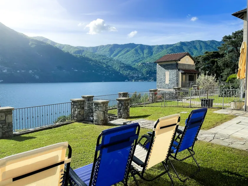 Villa Luminosa, Lake View & Private Parking - Image 1
