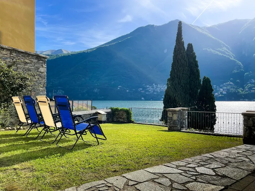 Villa Luminosa, Lake View & Private Parking - Image 1