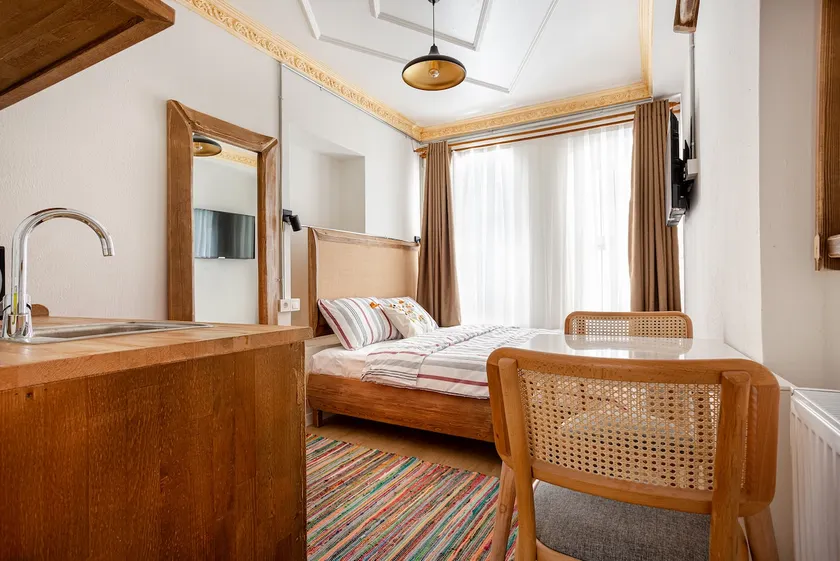 Bijou Studio & Two Beds • Steps from Galata Tower - Image 1