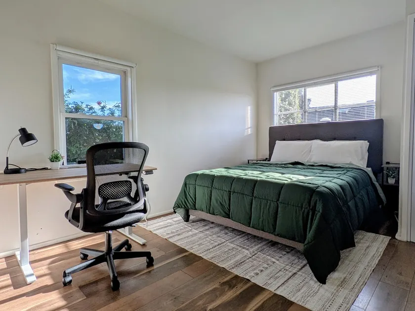 1BR Apt 1 min to Downtown - Image 1