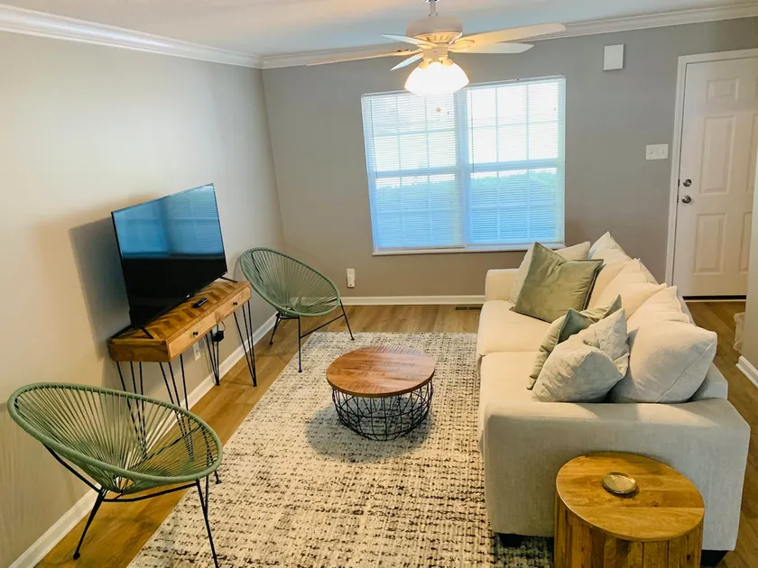 Sleek Retreat - Image 1