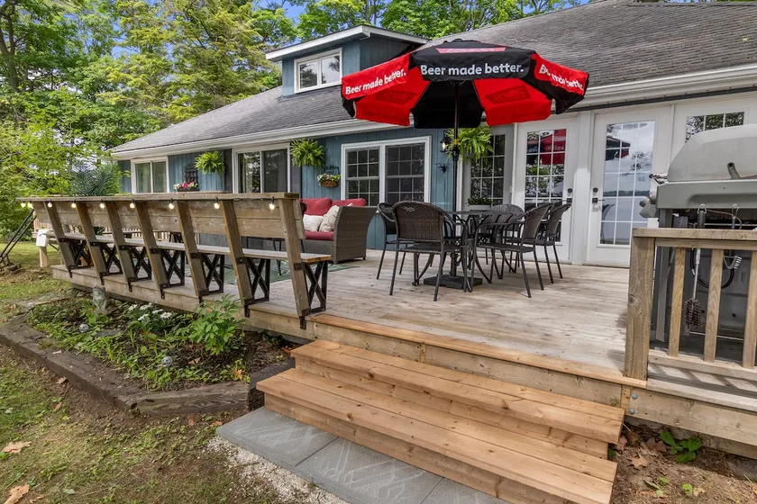 Blue Heron Lakefront Cottage w/ Hot Tub - Image 1