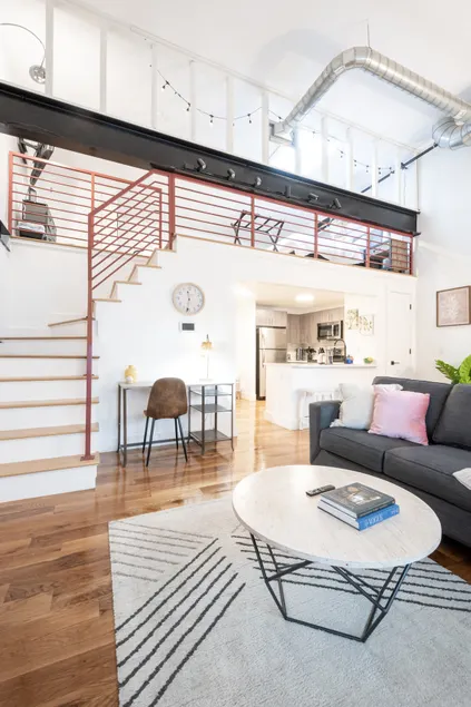 Classic! Loft King Bed ! Free Parking! 30 min NYC! - Image 1