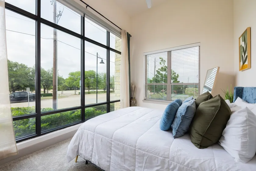 Luxury accommodations in the heart of DFW - Image 1