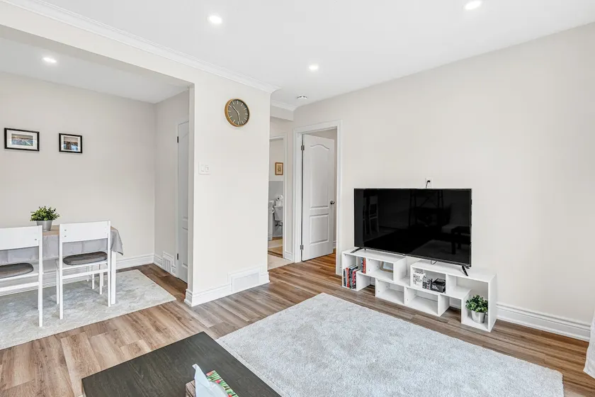 Cozy 2BR Home with Workspace | Toronto Retreat - Image 1