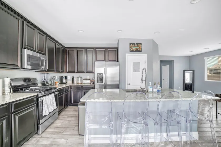 Spacious Gated Home. 8 Miles to Strip. PetFriendly - Image 1
