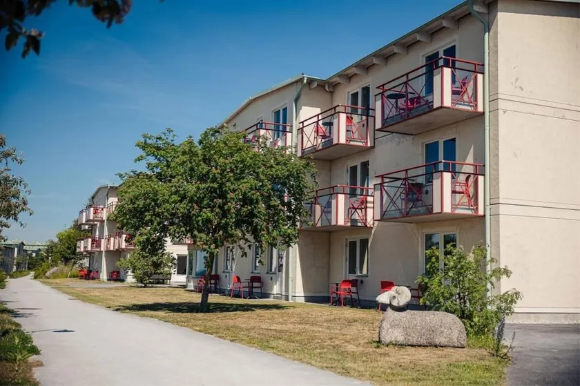 Studio apartment with balcony and ocean view - Image 1