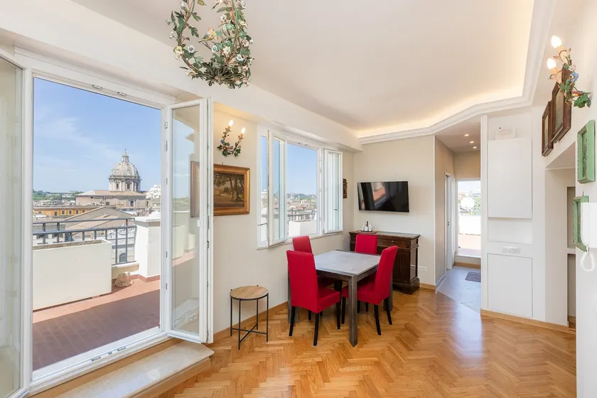 Penthouse with Terrace in the Heart of Rome - Image 1