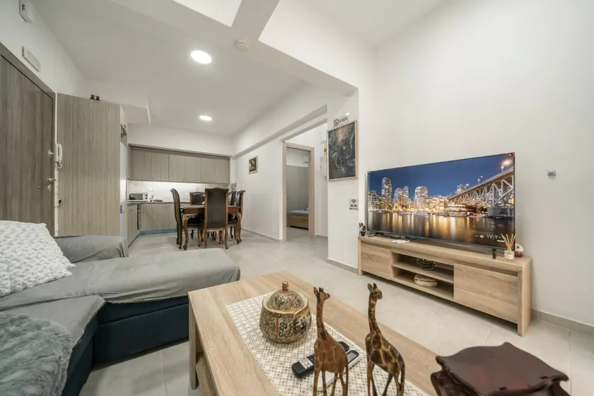 Manos Apartments - Image 1