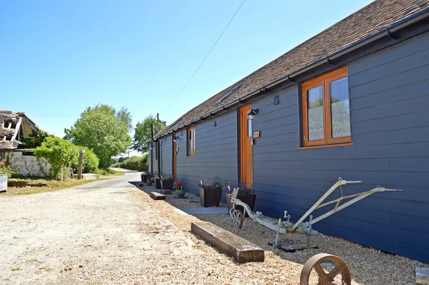 Lake View Studio -Wareham Dorset ”Daisy” - Image 1