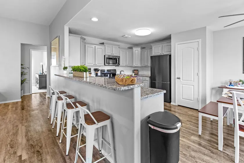 Winter Savings | Dyess | Pets OK | Lux | Sleeps 8 - Image 1