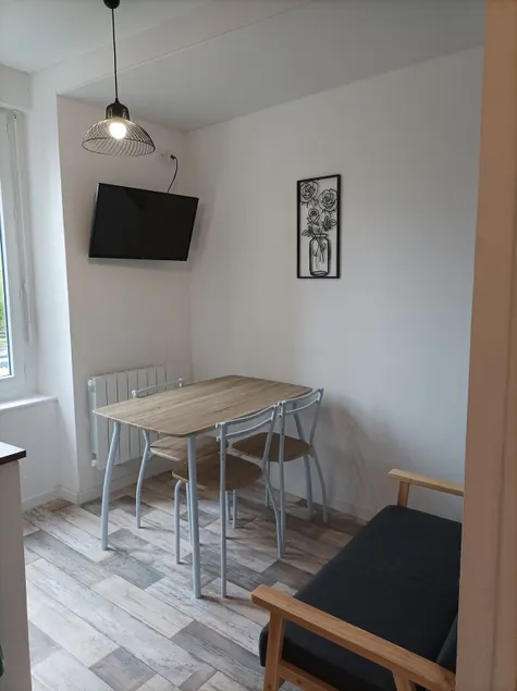Furnished ground floor - Image 1