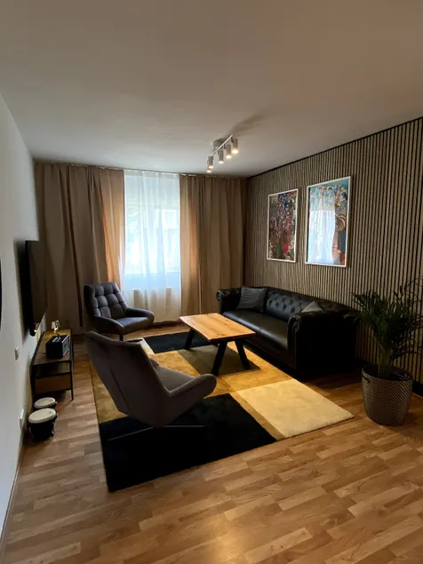 4-room spacious condo w patio - Image 1