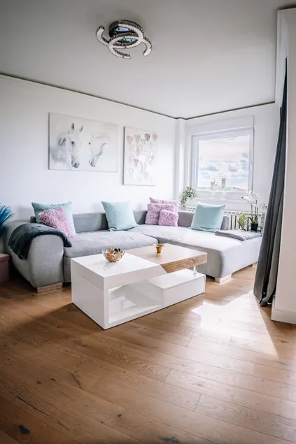 Lakeview Design Apartment - Image 1