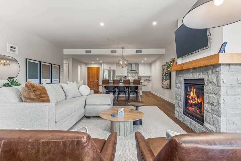 1550 sq ft 2BR Premier Condo 302TML - Image 1