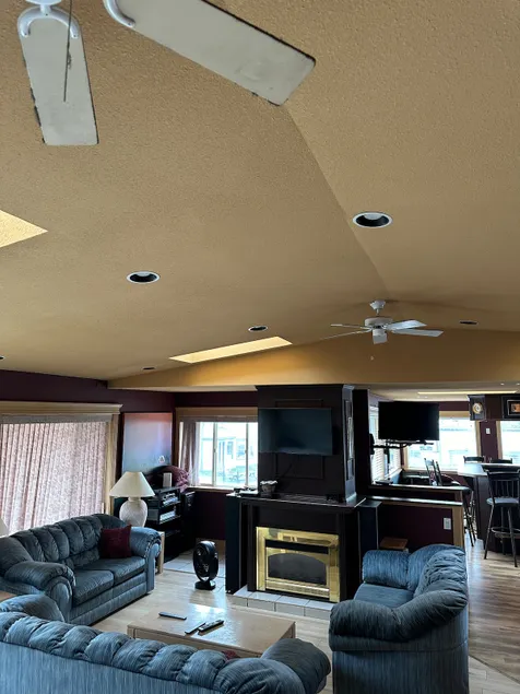 Spacious 4 Bedroom Apartment - Image 1